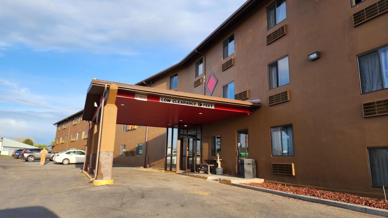 Grizzly Inn Грейт Фолс Екстериор снимка