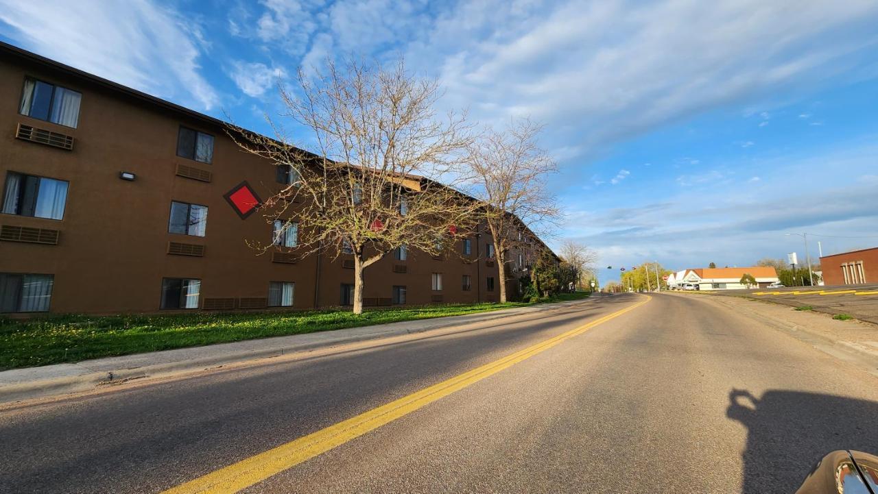 Grizzly Inn Грейт Фолс Екстериор снимка